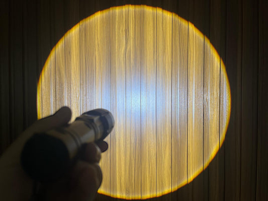 Linterna de metal + pila TOMAS