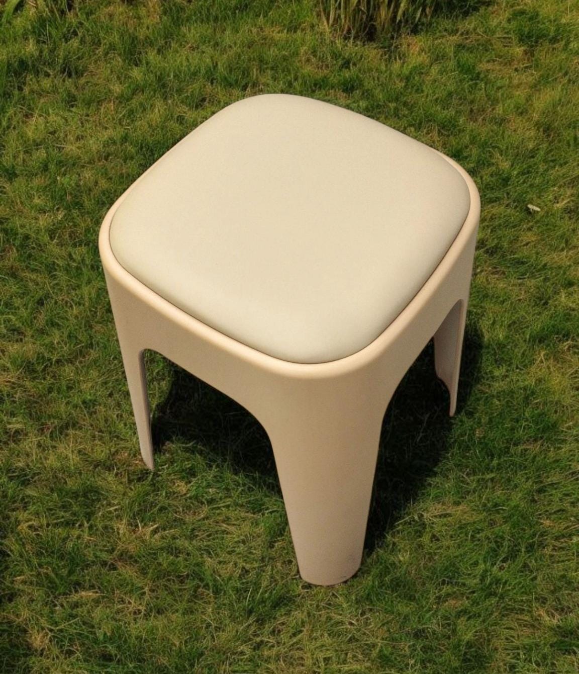 Banqueta de Plástico con Asiento Acolchado