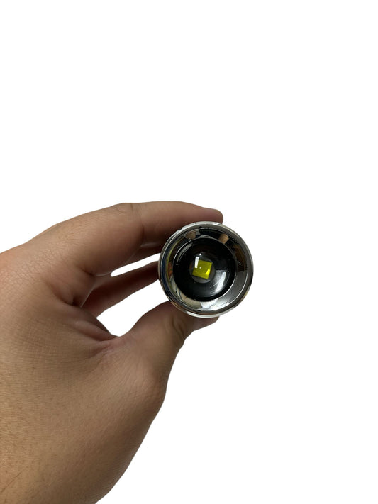 Linterna con Gancho y Zoom Recargable