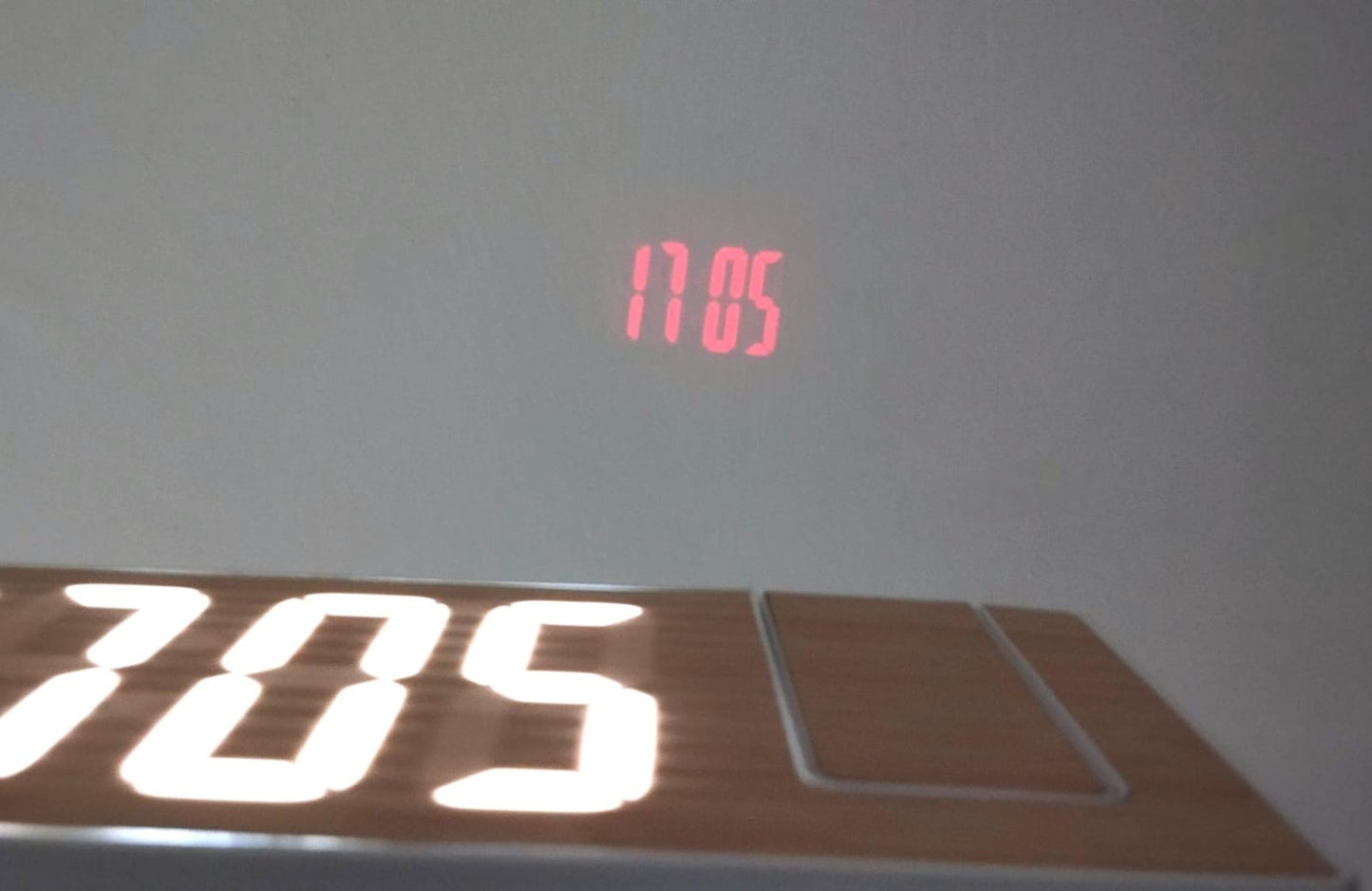 Reloj con Proyector de Hora