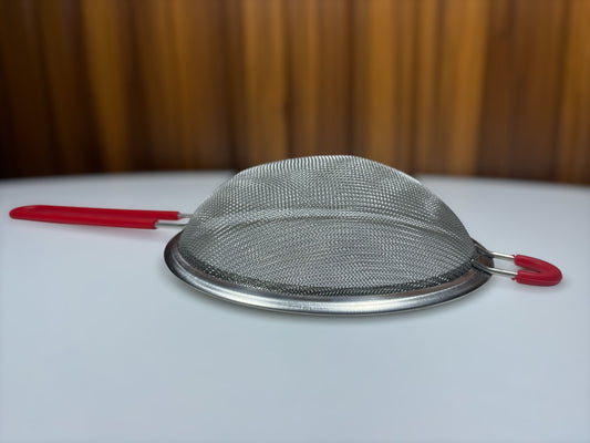 Colador mango rojo con 16cm de diametro