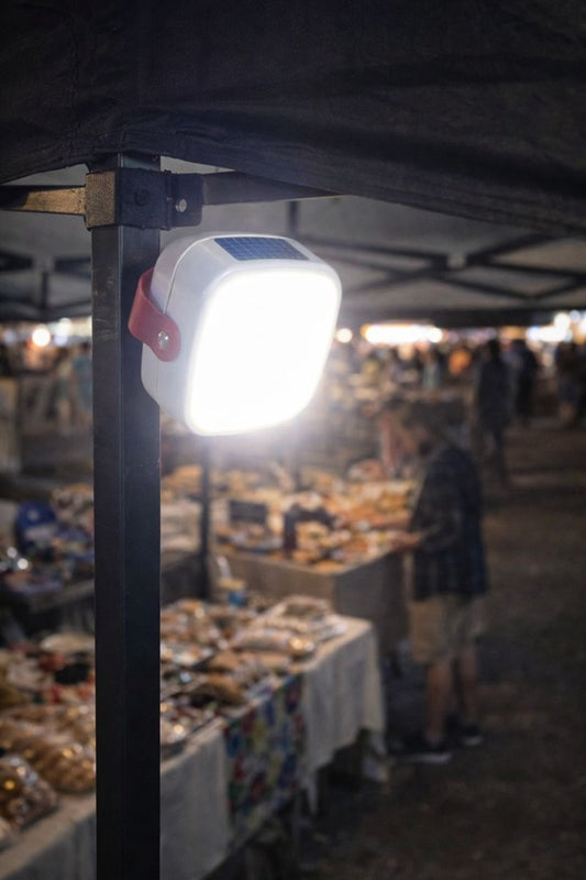 Luz Solar y Recargable de Plastico Chica