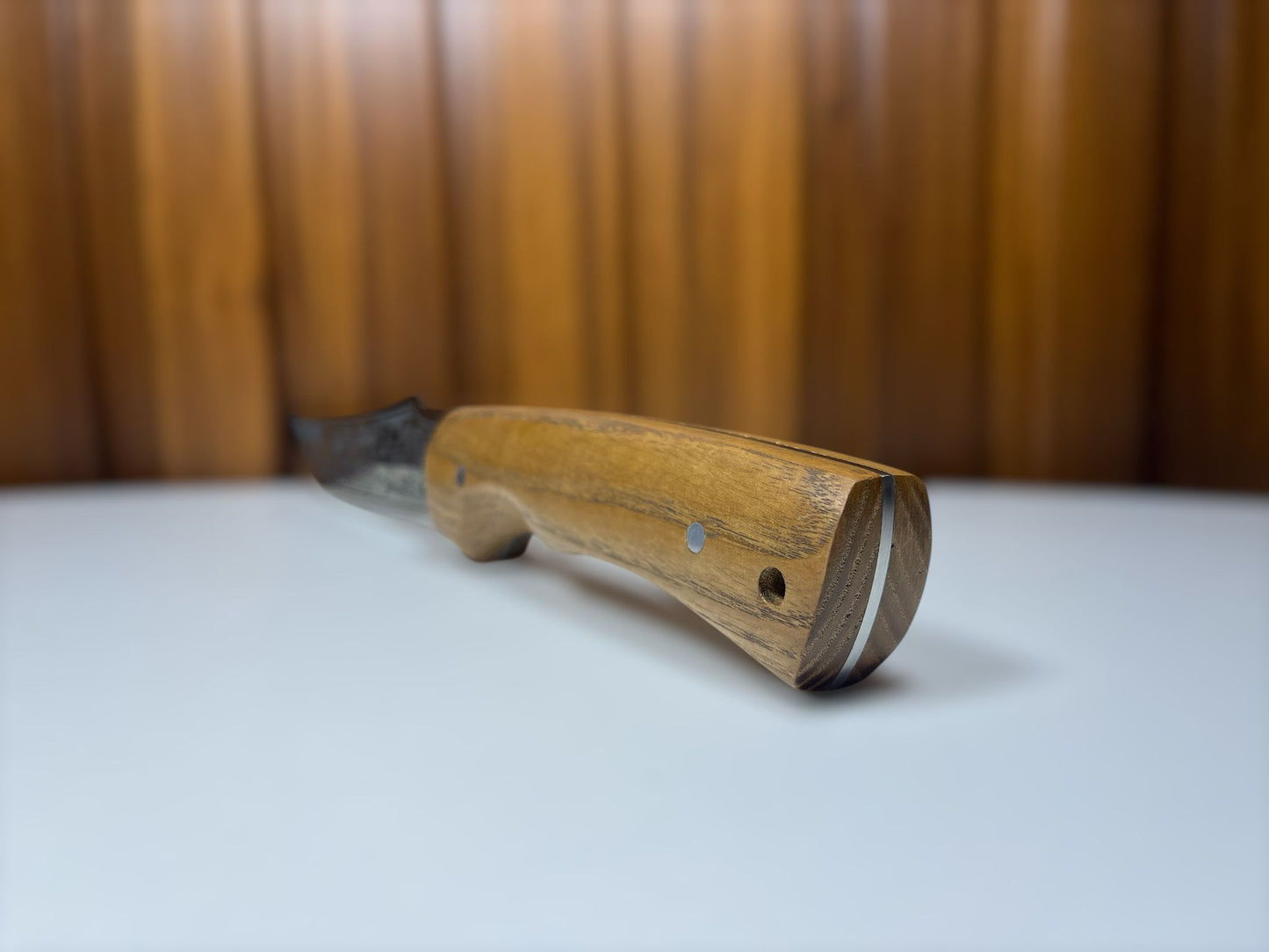 Puñal de madera en punta