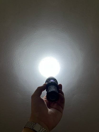 Linterna con Imán y Variaciones de Luces