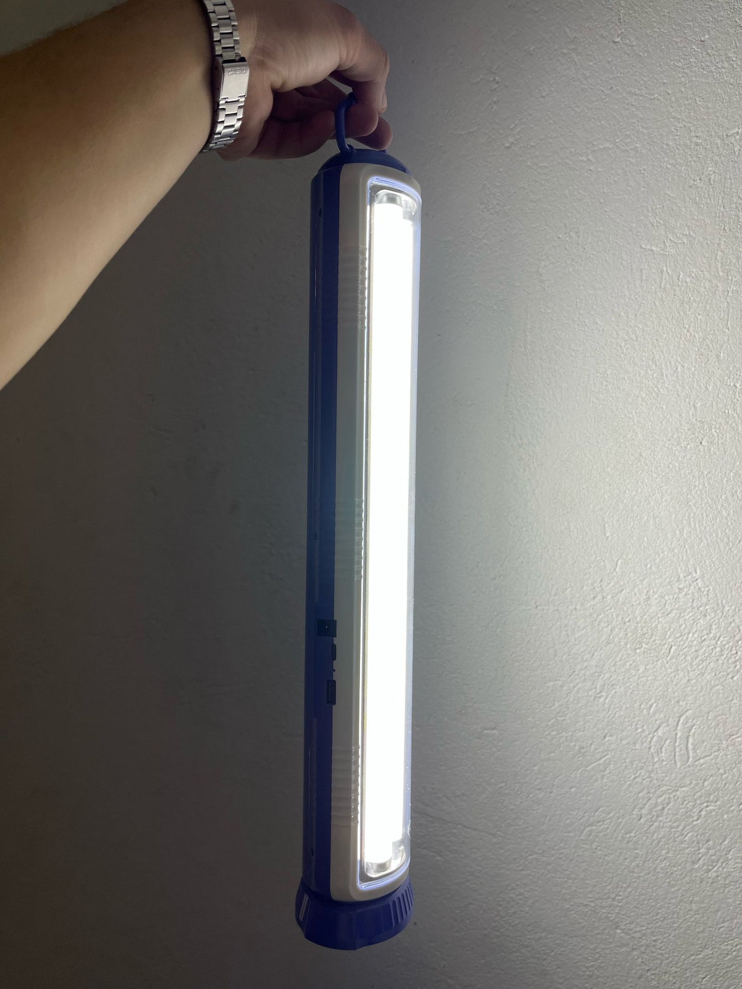 LUZ VERTICAL CON DOS TUBOS LED