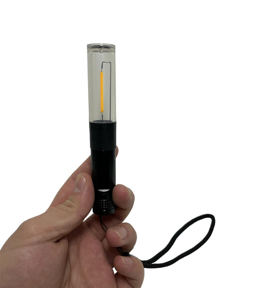 Luz tipo llavero con luz Calida y Roja, tiene IMAN y es recargable